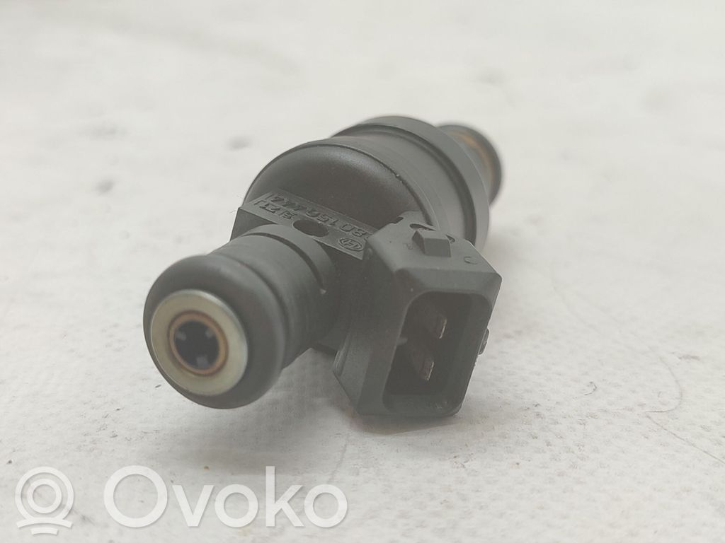 Inyector de combustible   058133551A
