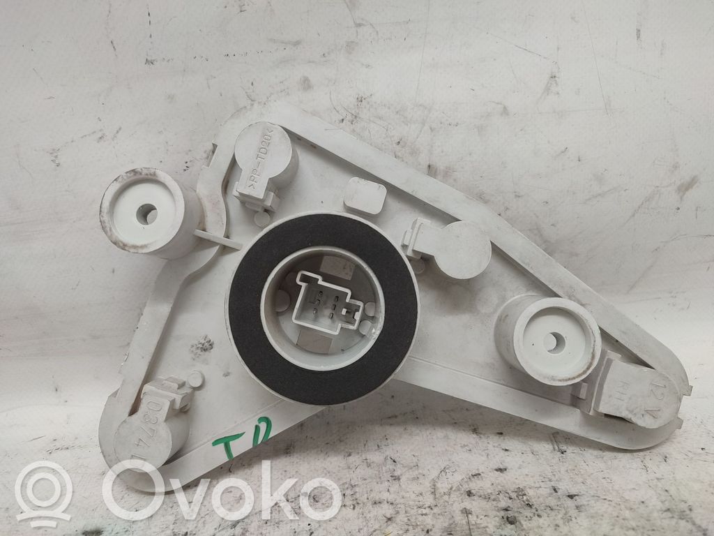 Ford Focus Takavalon polttimon suojan pidike 