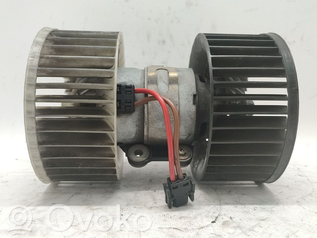 Heizungslüfter   64119204154