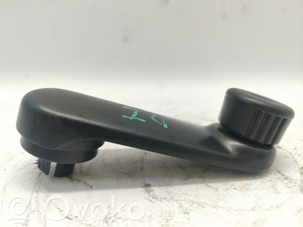 Renault Clio III Manovella finestrino della portiera anteriore