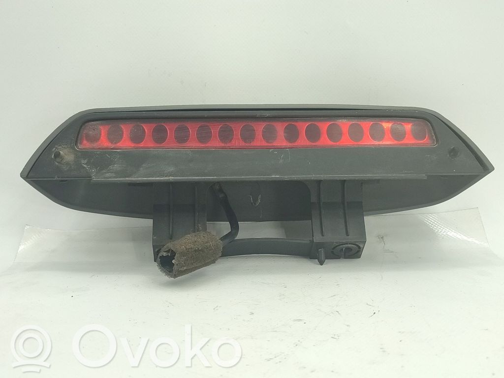 KIA Carens I Third/center stoplight 