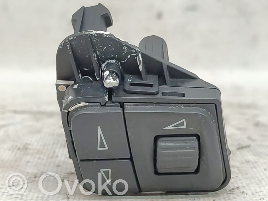 Opel Astra G Butoane/comutatoare pe volan 