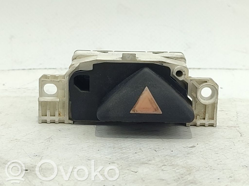 Botón interruptor de luz de peligro   1140002