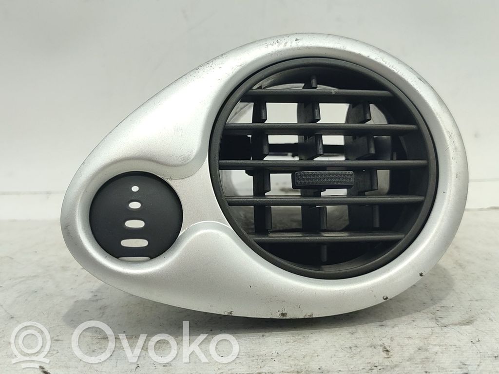 Renault Clio III Grille d'aération centrale 