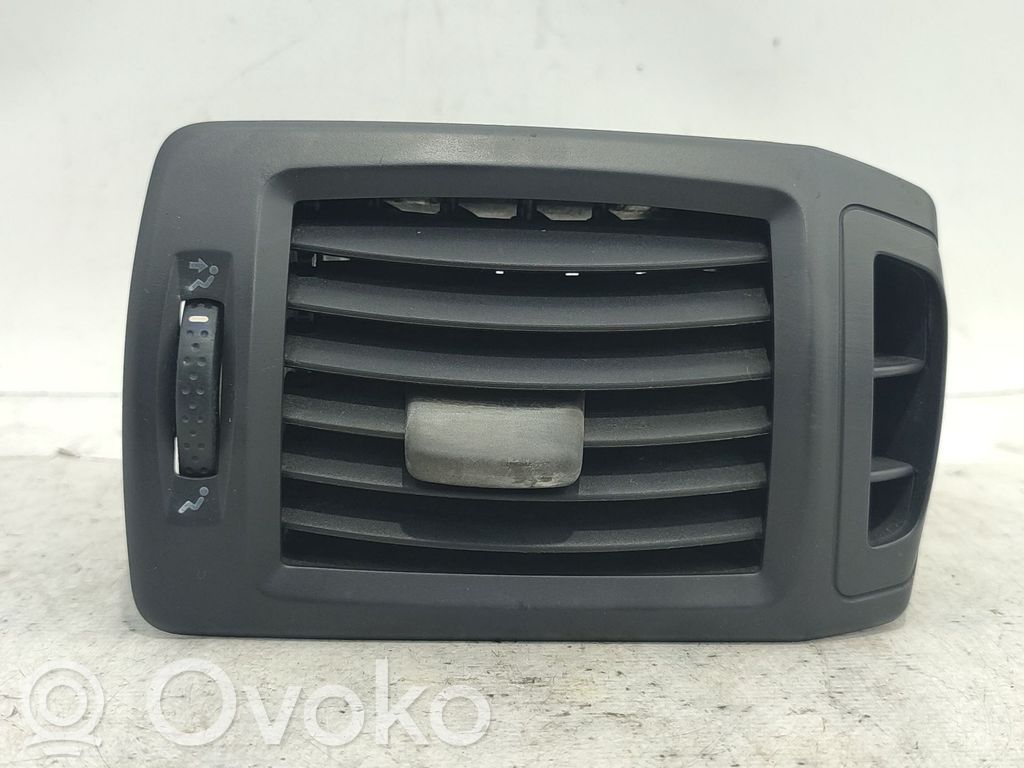 Renault Clio II Centrālais gaisa ventilācijas režģis 