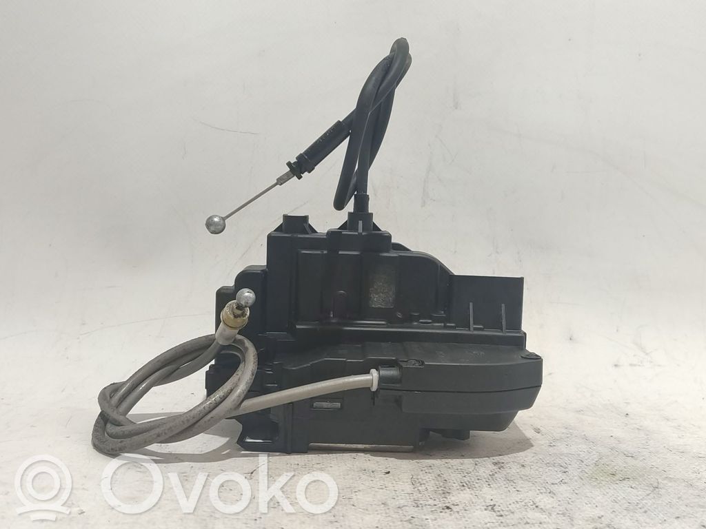 Nissan Qashqai+2 Zamek drzwi tylnych 