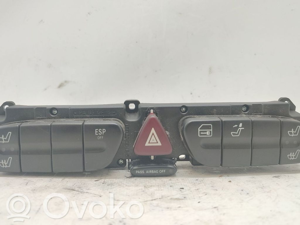 Mercedes-Benz C W203 Interruttore luci di emergenza