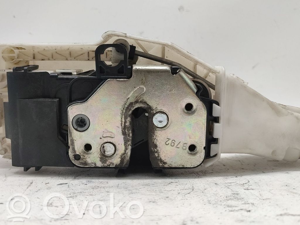 Lancia Ypsilon Front door lock 