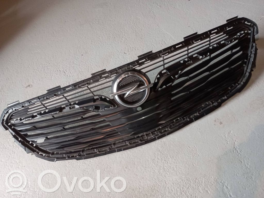 Opel Insignia B Front grill 