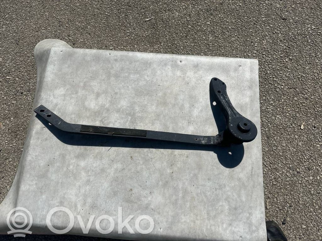 BMW 3 E92 E93 Cits aizmugures šasijas elements 