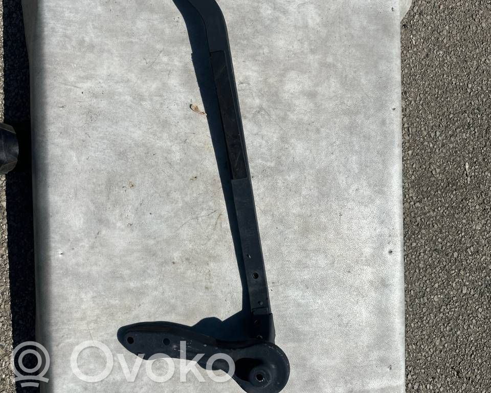 BMW M3 Cits aizmugures šasijas elements 