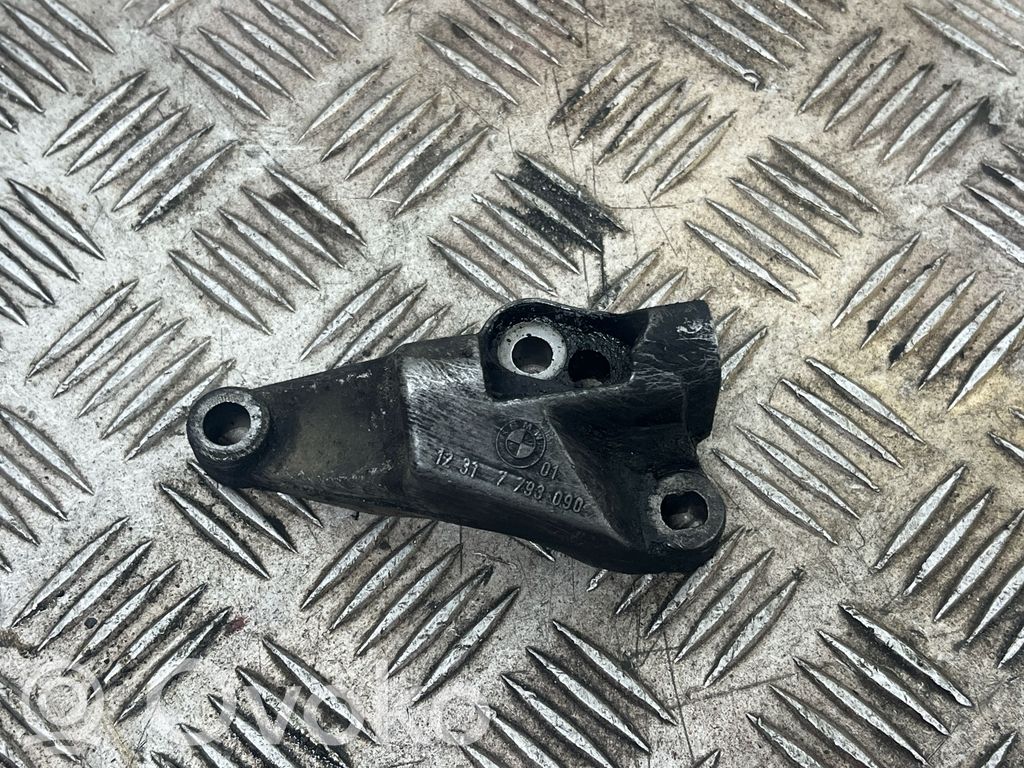 BMW 5 E60 E61 Soporte del alternador 