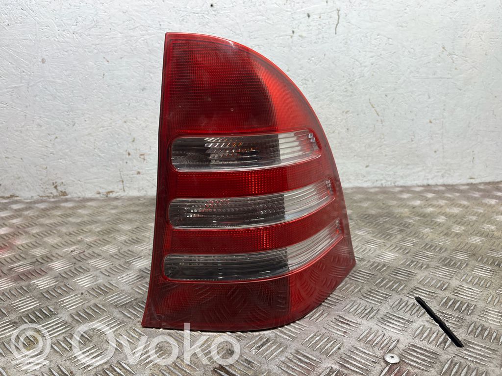 Mercedes-Benz C W203 Lampa tylna 
