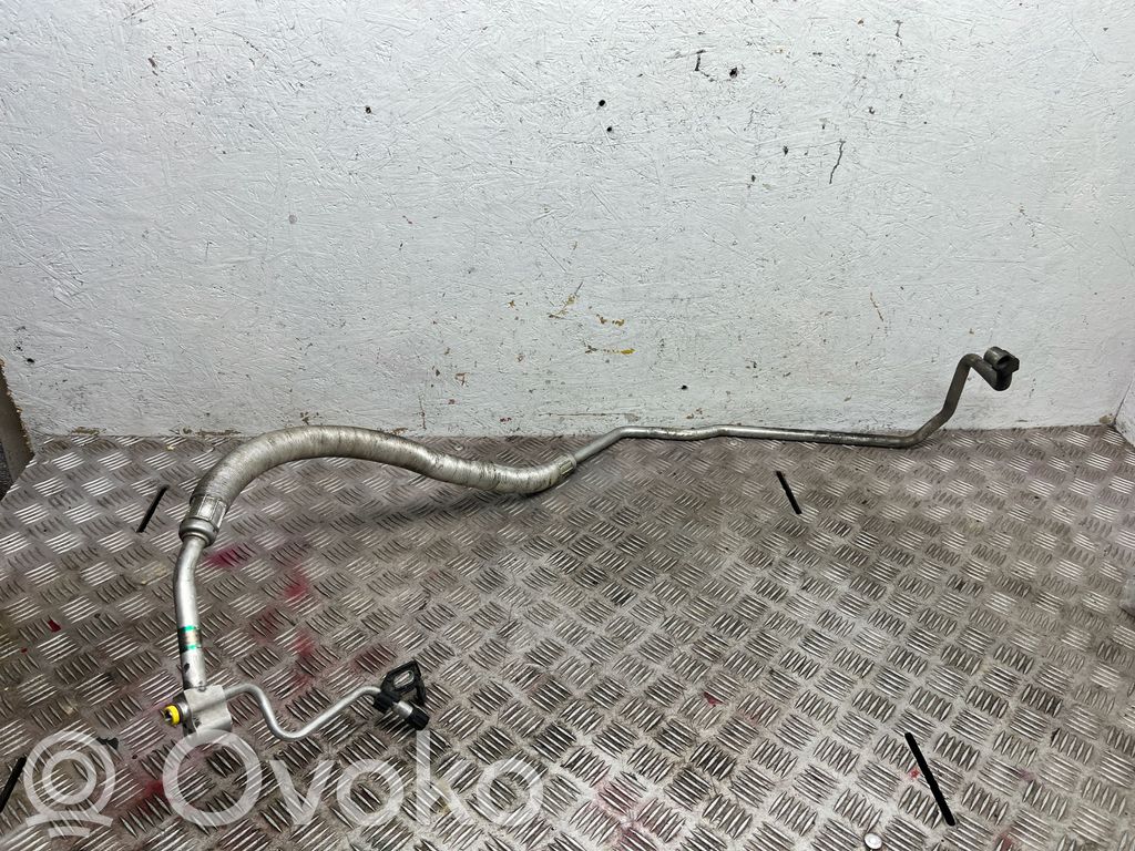 BMW 3 E46 Ilmastointilaitteen putki (A/C) 