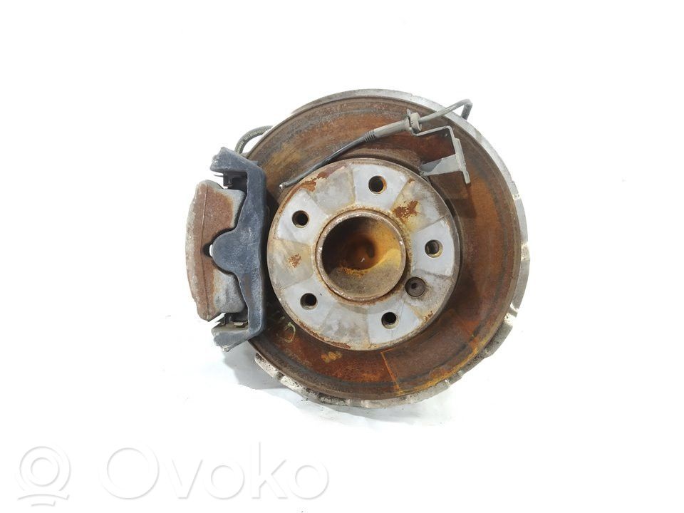 Front wheel hub spindle knuckle