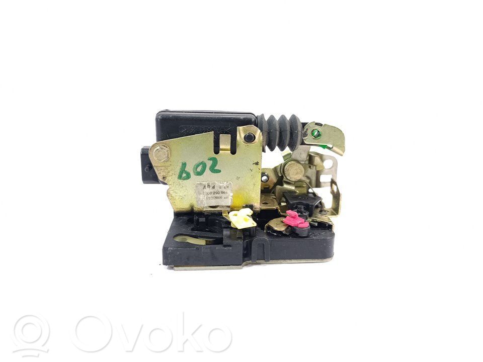 Dacia Logan I Front door lock 