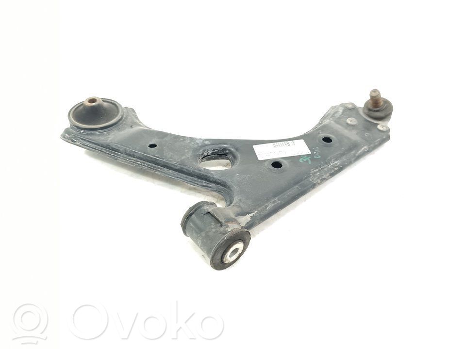 Opel Corsa D Рычаг 