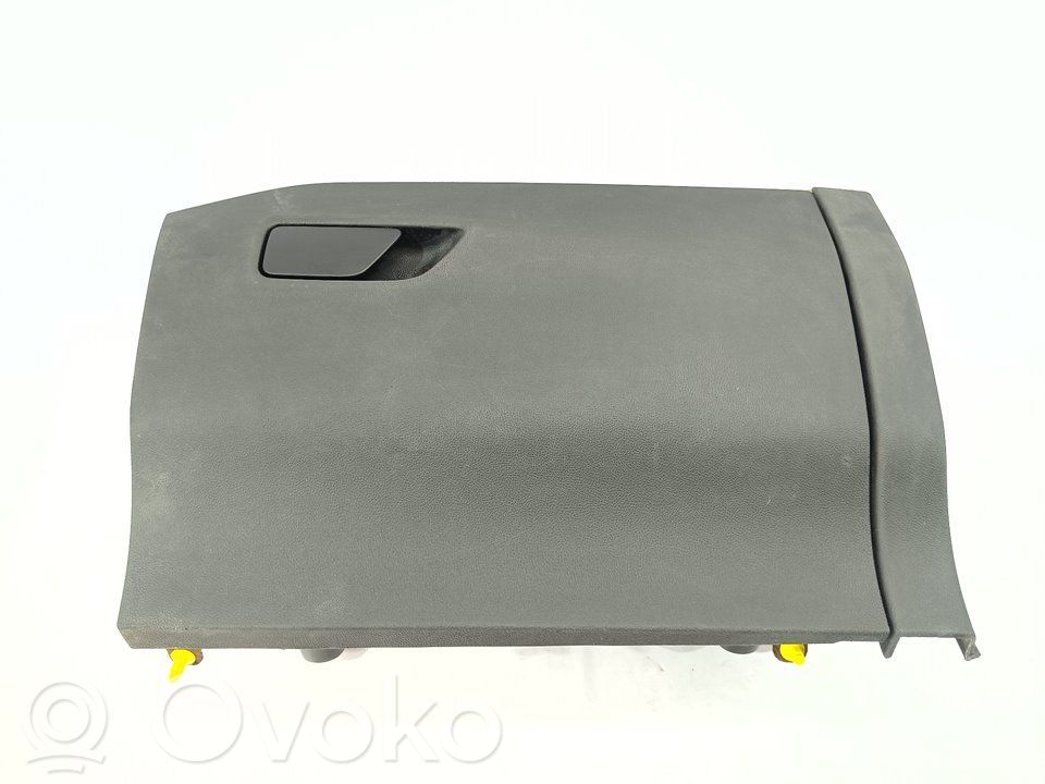 Ford Focus Glove box 