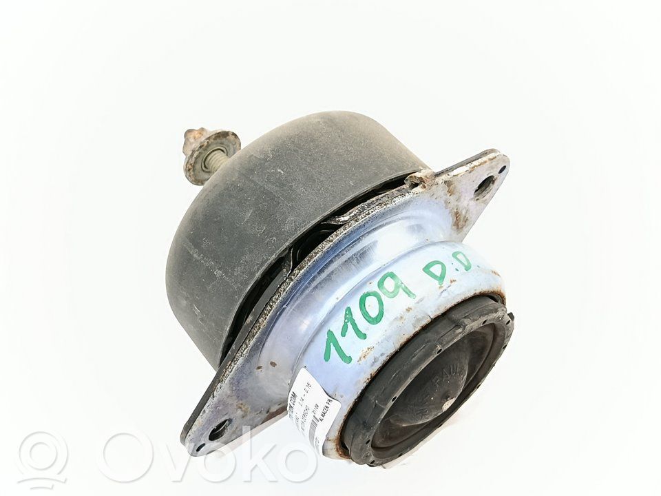 Engine mount bracket   FR3C6038