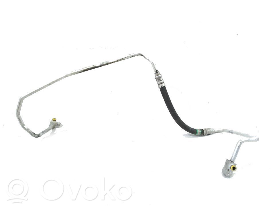 BMW 1 E81 E87 Ilmastointilaitteen putki (A/C) 