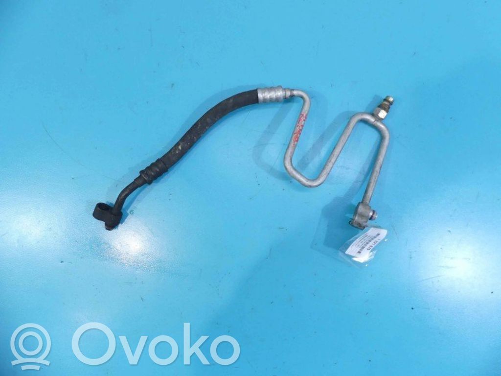 BMW 7 E38 Ilmastointilaitteen putki (A/C) 