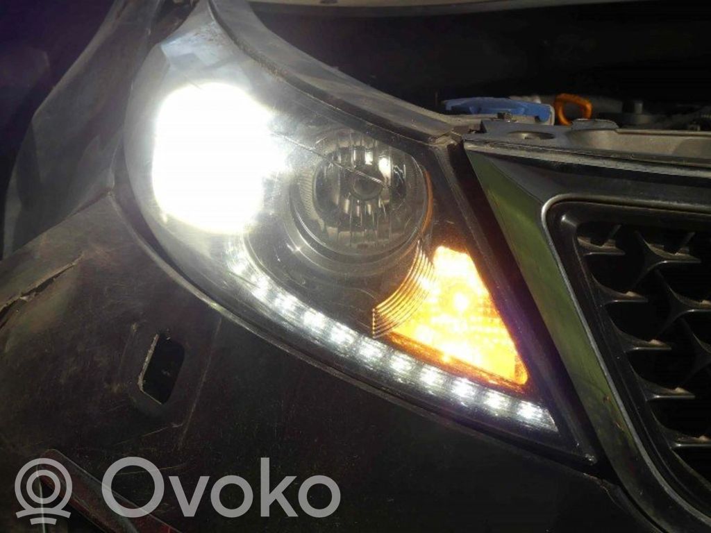KIA Sportage Lampa przednia 
