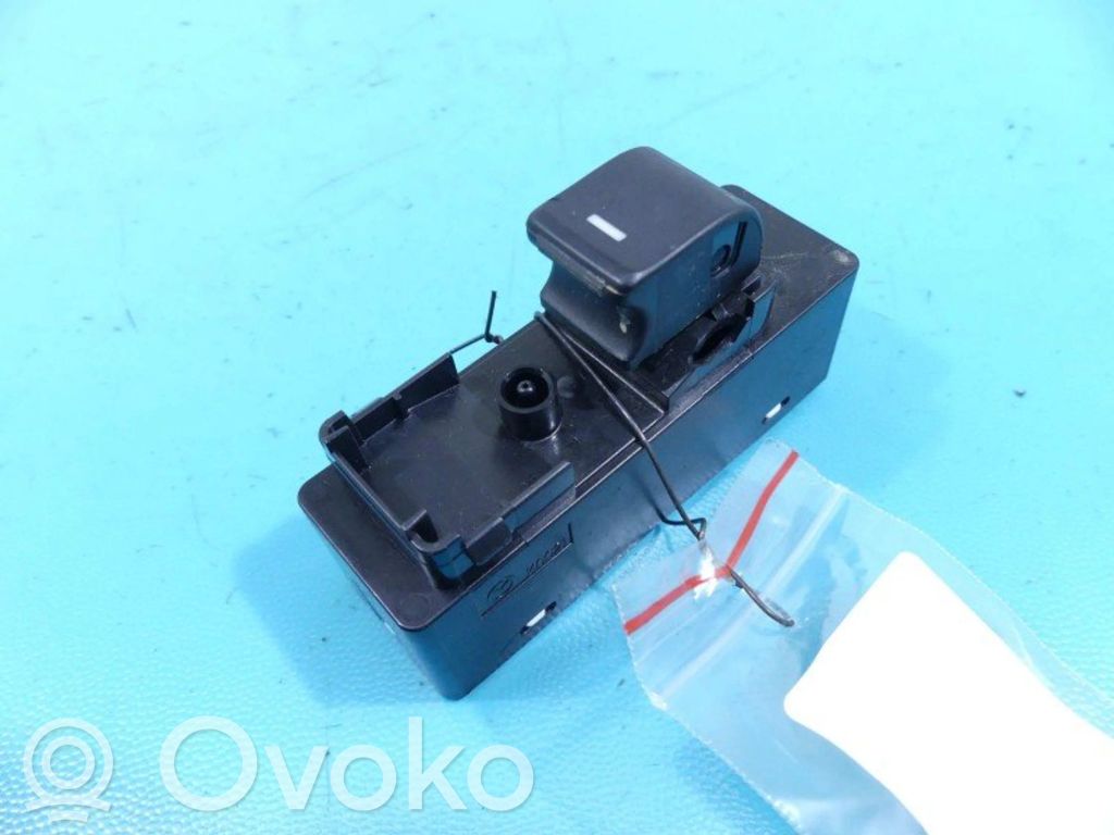 Mazda 3 III Electric window control switch 
