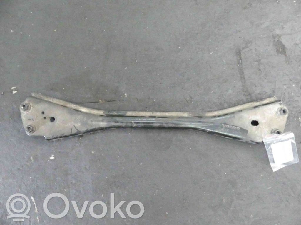 Volvo V60 Belka osi przedniej 
