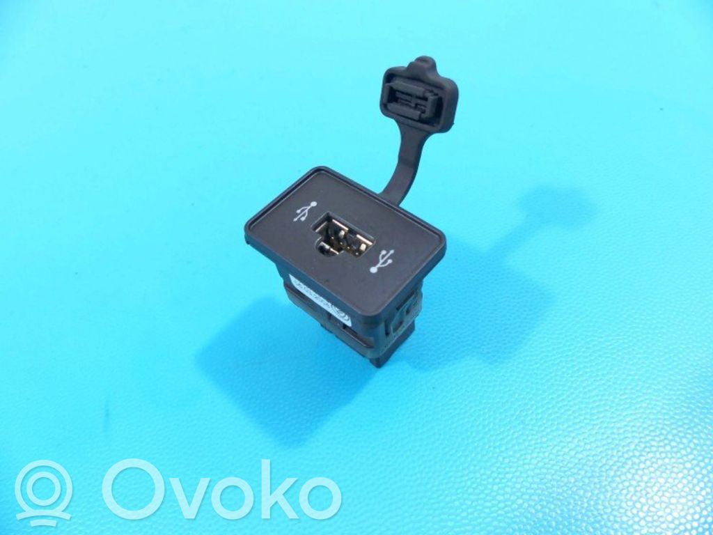 Alfa Romeo 159 USB socket connector 
