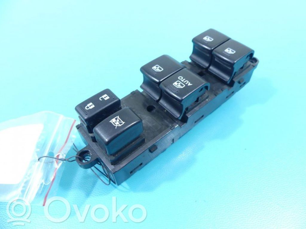 Subaru Legacy Electric window control switch 