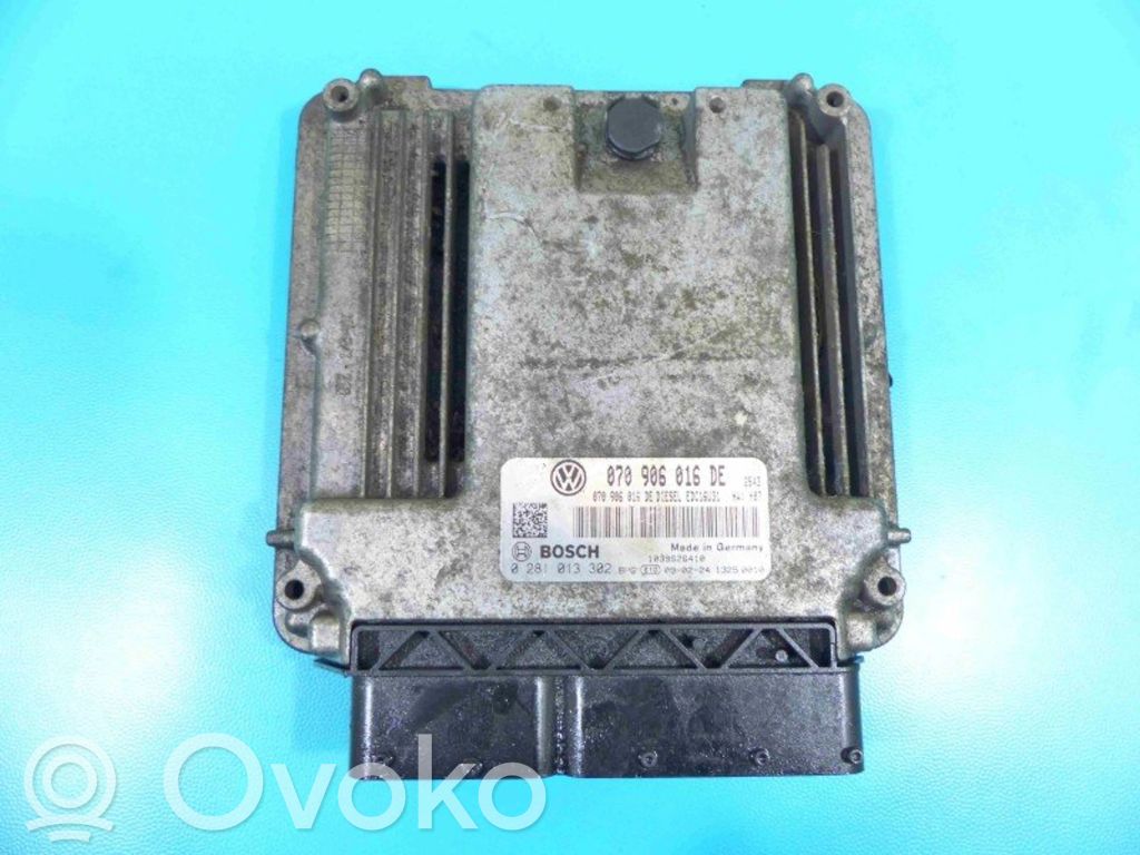 Volkswagen Touareg I Engine control unit/module ECU 