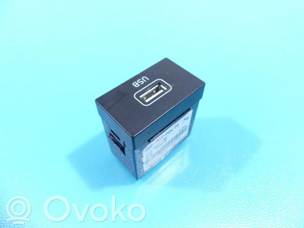 Hyundai i30 USB socket connector 