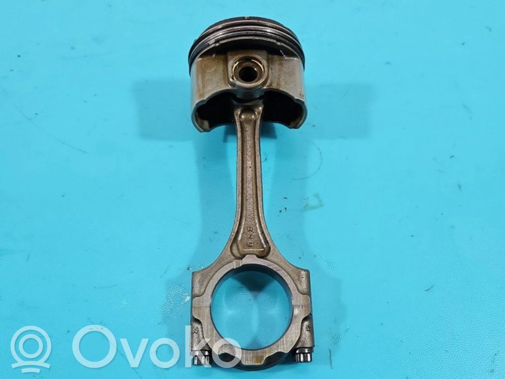 Toyota Auris 150 Piston 