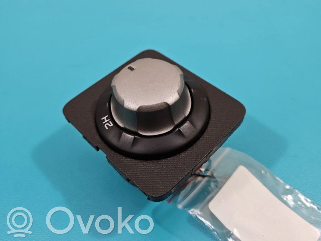 Isuzu D-Max Seat control switch 