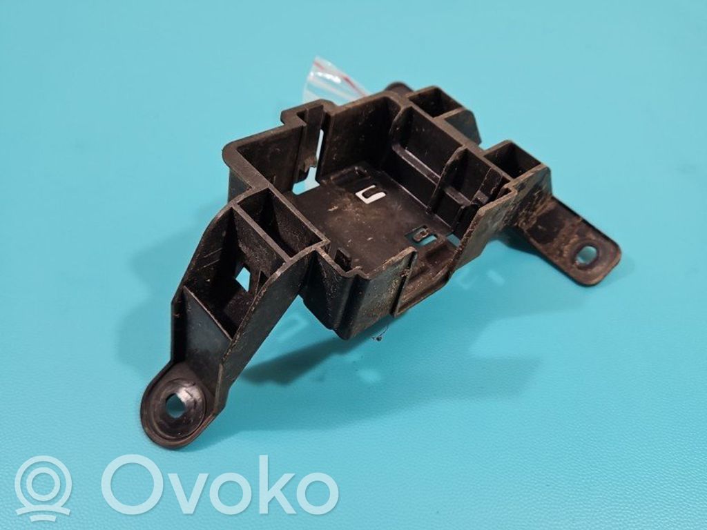 Volkswagen Tiguan Soporte de montaje del parachoques trasero 