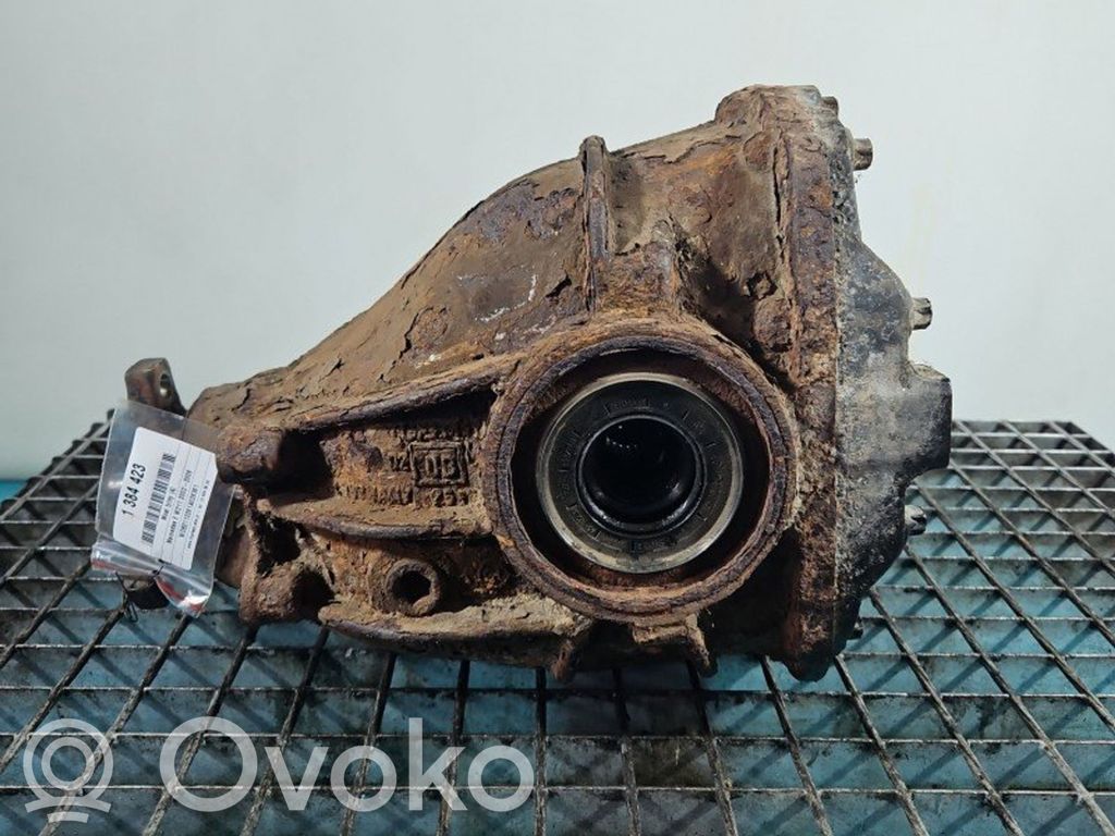 Mercedes-Benz E W211 Takatasauspyörästö 