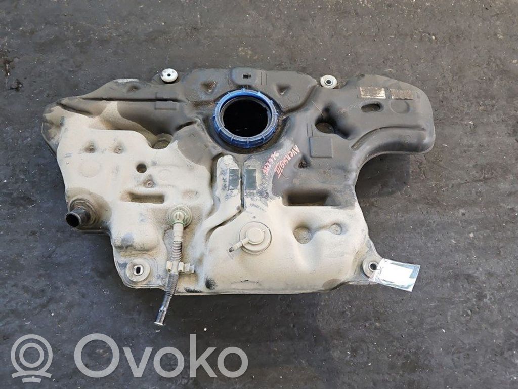 Toyota Avensis T270 Zbiornik paliwa 
