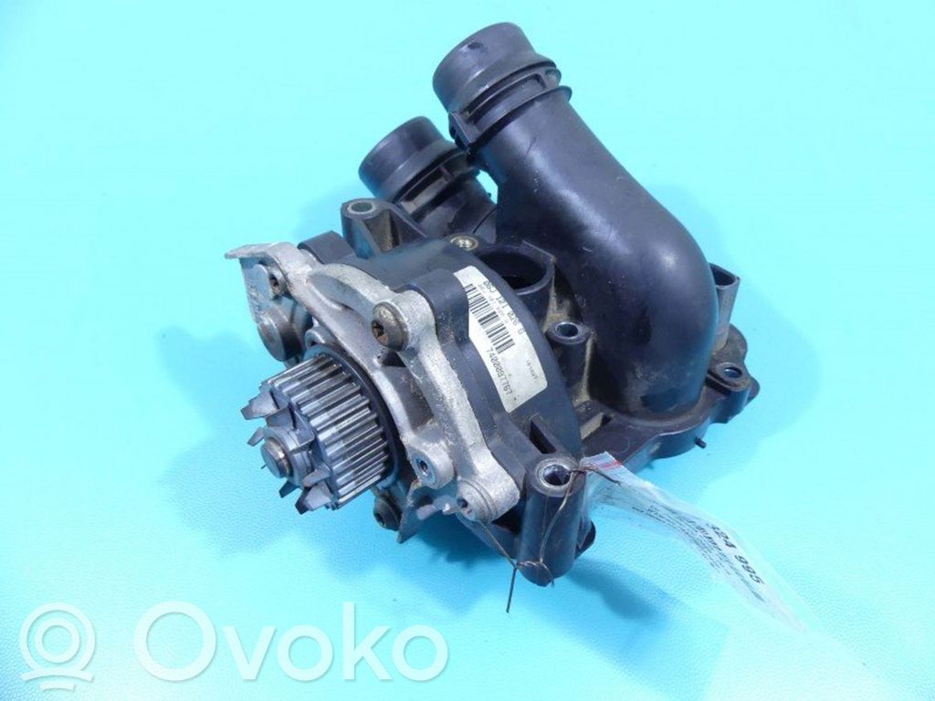 Volkswagen PASSAT CC Vesipumppu 