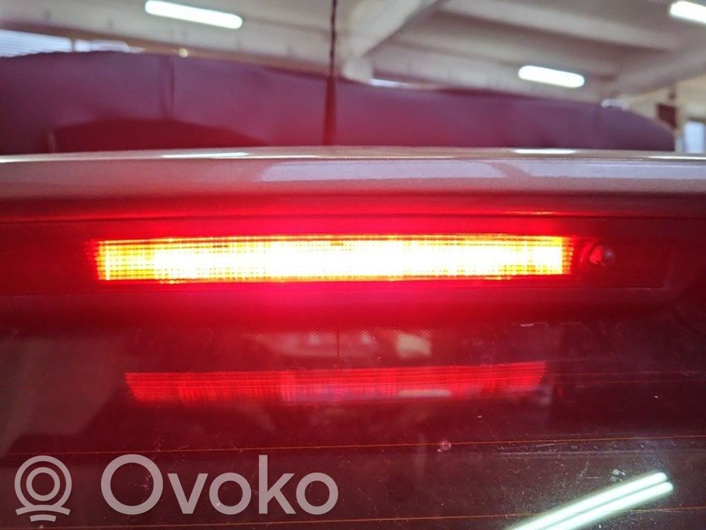 Renault Megane IV Kolmas/lisäjarruvalo 