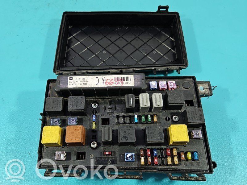 Opel Astra H Set scatola dei fusibili 