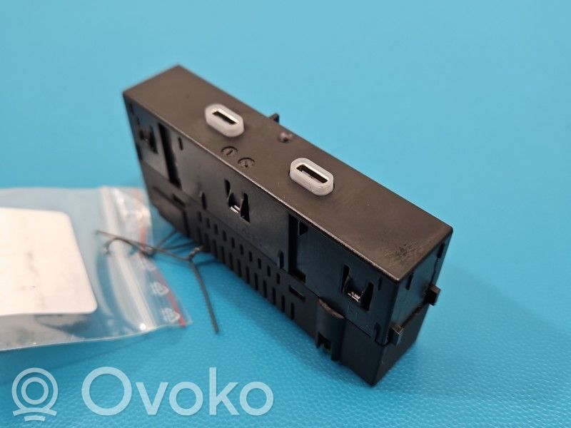 Enchufe conector USB   657035700,IMPRK1537053