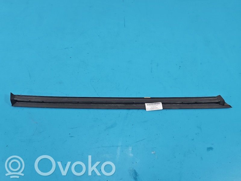 Volvo S90, V90 Rivestimento della portiera anteriore (modanatura)