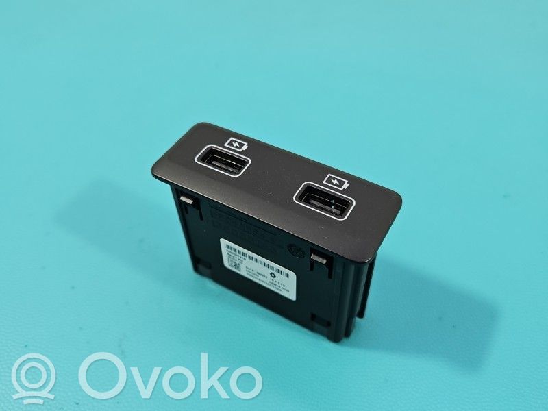 Renault Express USB socket connector 