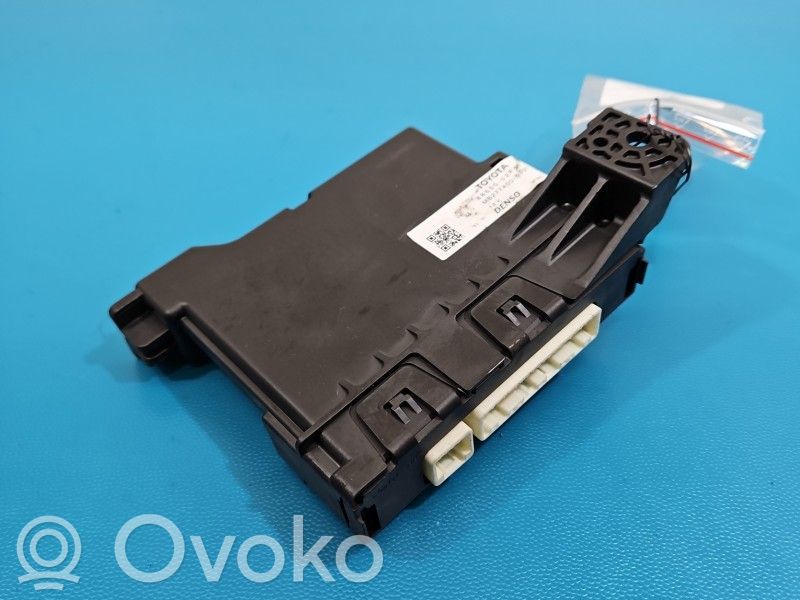 Toyota Corolla E160 E170 Korin keskiosan ohjainlaite 