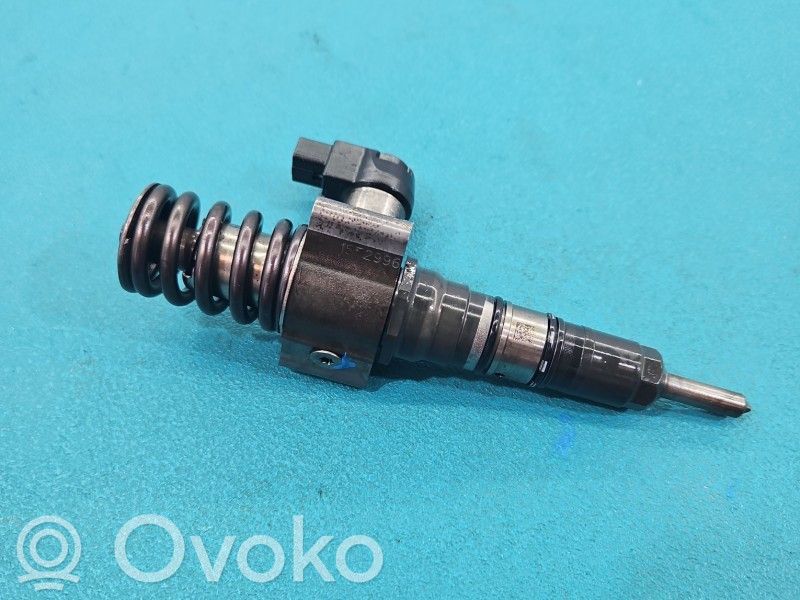 Volkswagen PASSAT B6 Injector combustibil