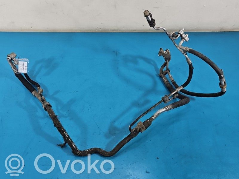 Jeep Cherokee KL Ilmastointilaitteen putki (A/C) 
