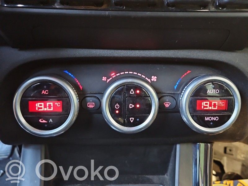 Alfa Romeo Giulietta Console centrale, commande chauffage/clim 