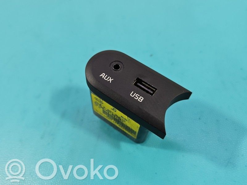 KIA Ceed USB socket connector 