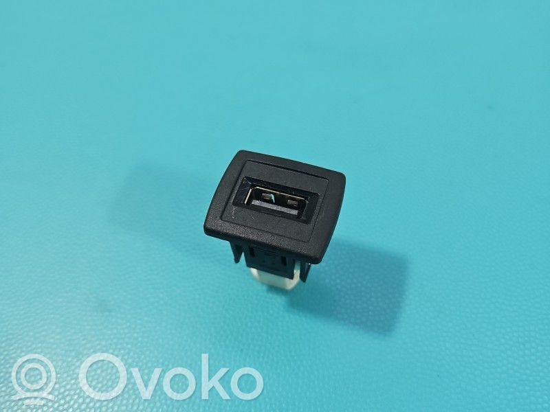 Mercedes-Benz GL X166 Connecteur/prise USB