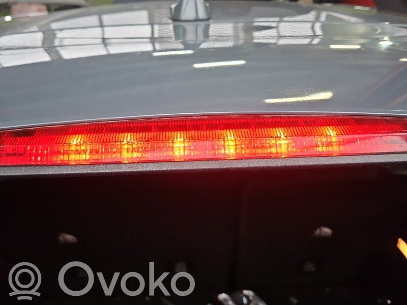 Jeep Cherokee KL Third/center stoplight 